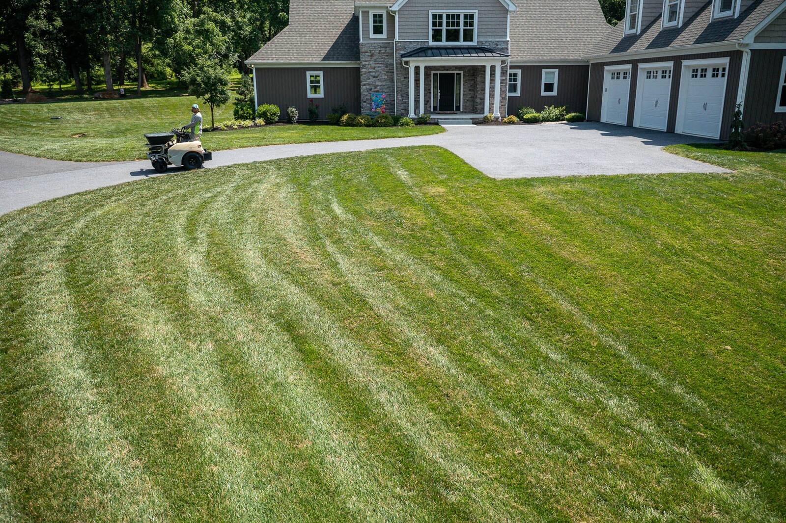 lawn care tech fertilizer application grass spray home driveway 3