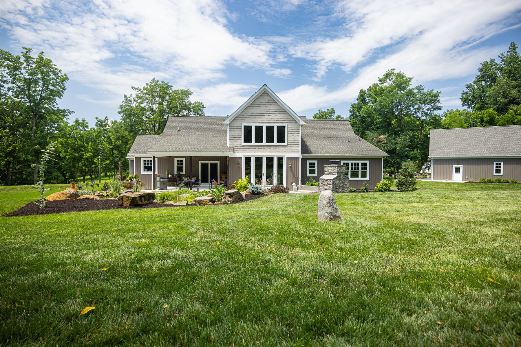 nice grass green lawn home backyard 2