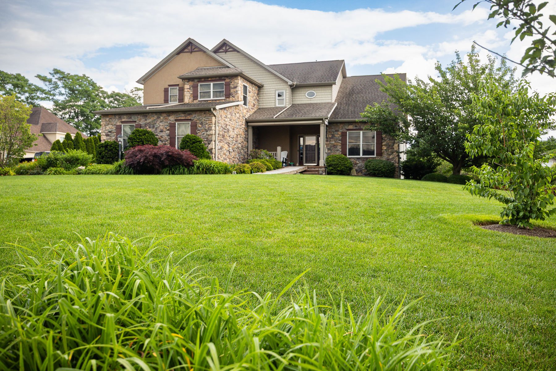 nice green grass lawn flower planting bed trees gravel home 2