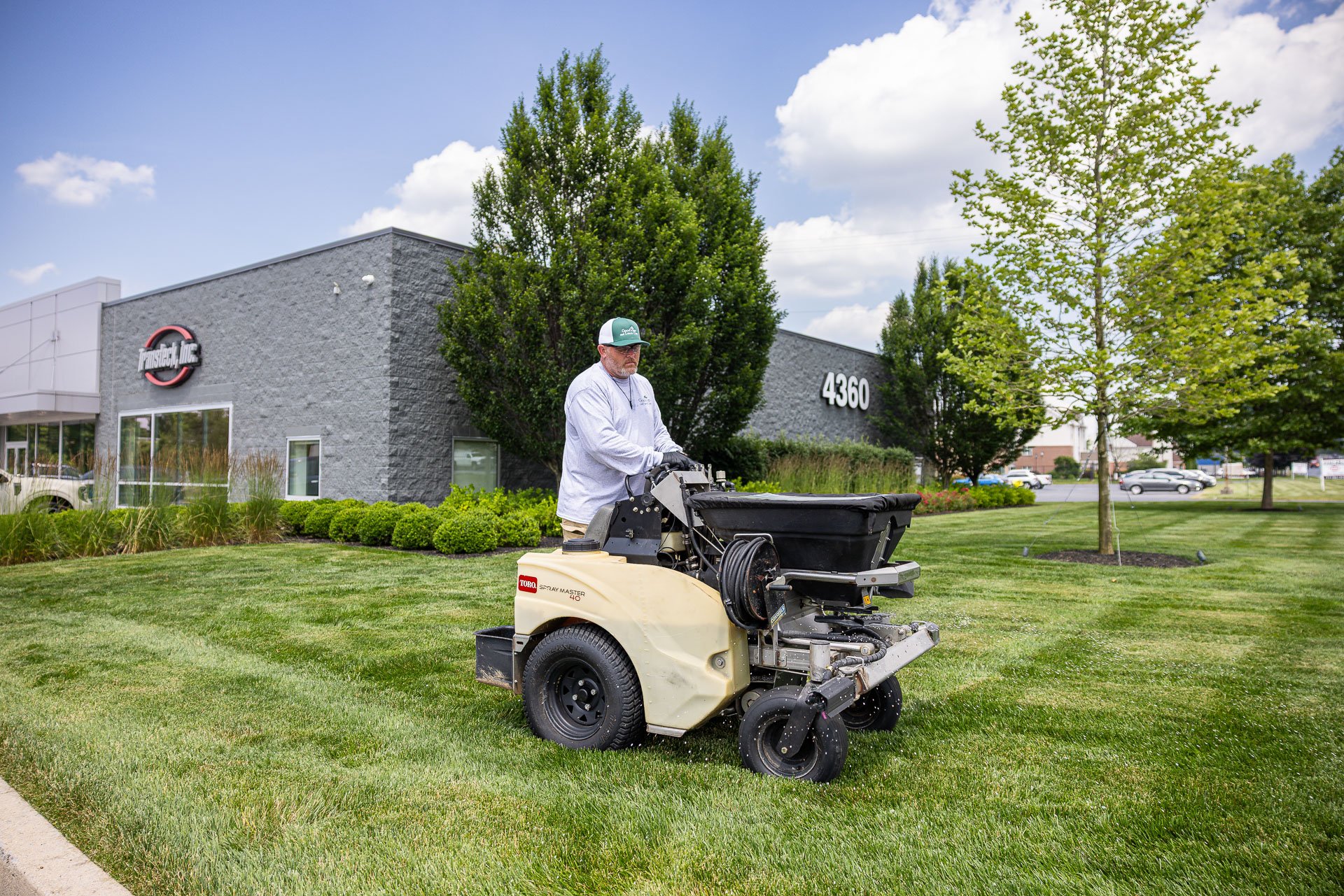 commercial lawn care application fertilizer granular planting bed grass tech 7