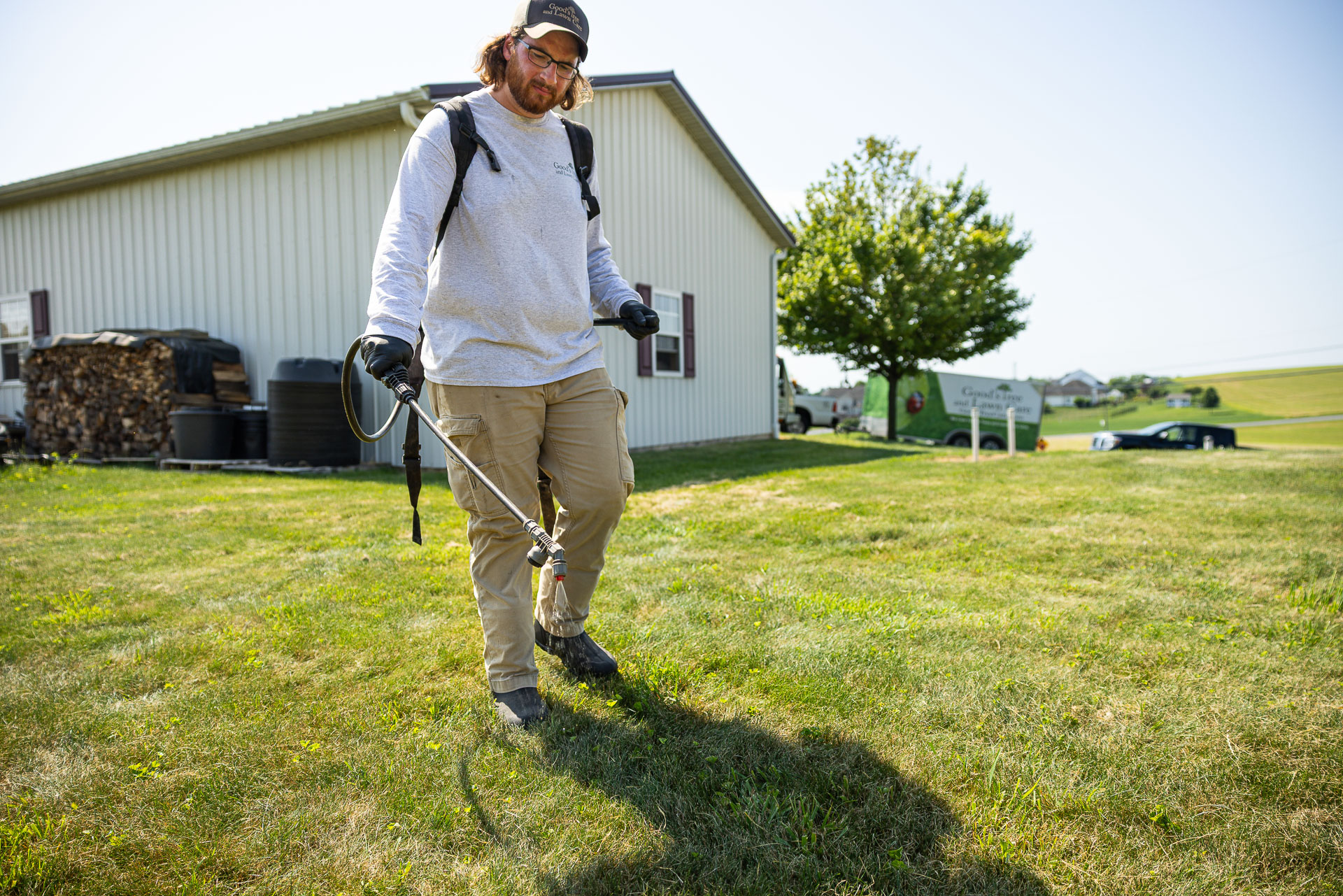 spot spraying weed control lawn 3